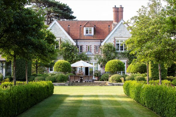A Stunningly Beautiful Country House In Hampshire That You Won’t Believe Is Only 10 Years Old