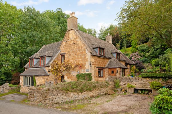 A Lovely Cotswold Stone Cottage In Warwickshire That Showcases Idyllic Country Living