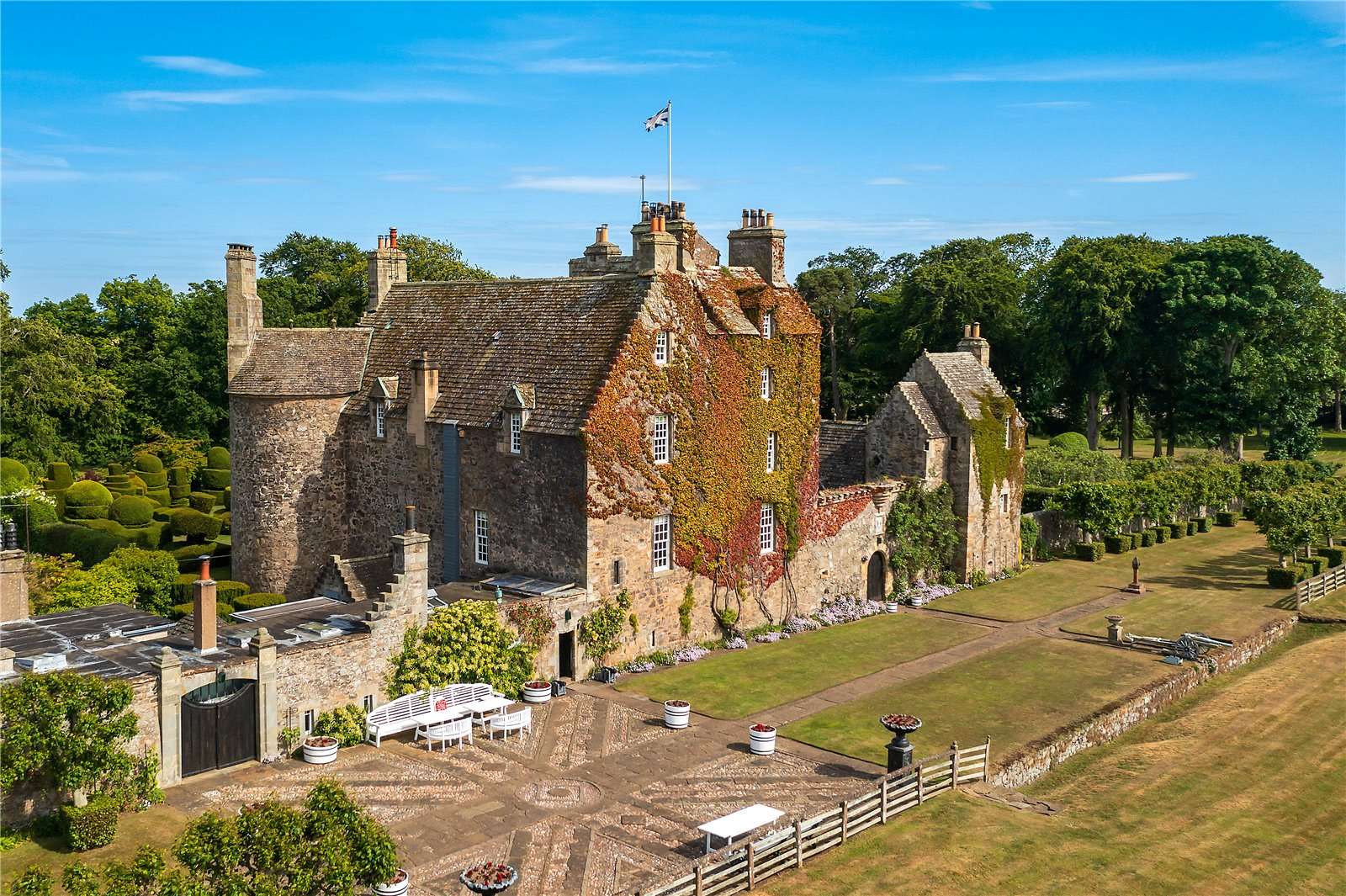 spectacular-scottish-castles-and-estates-for-sale
