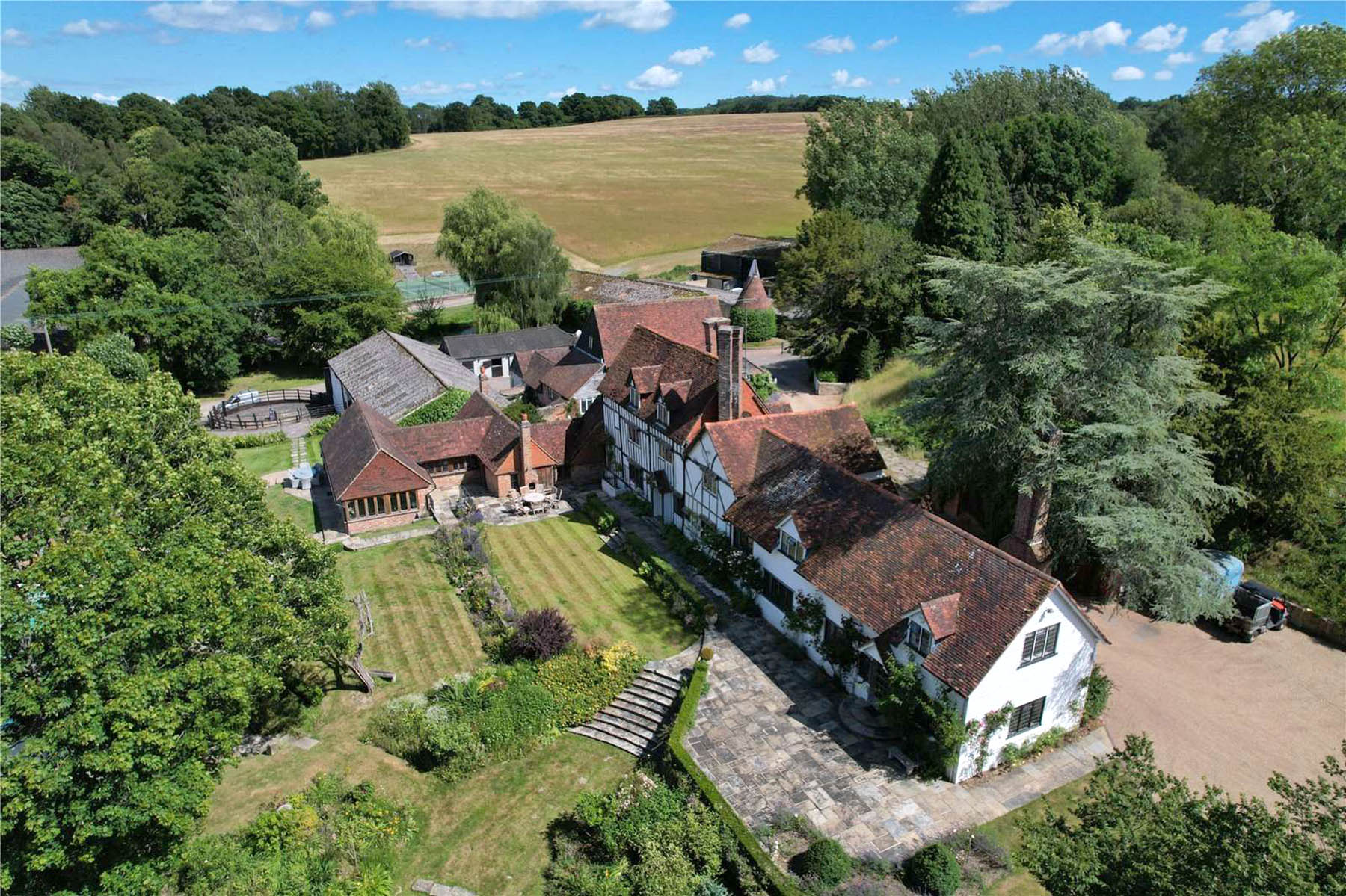 five-sumptuous-houses-for-sale,-as-seen-in-country-life