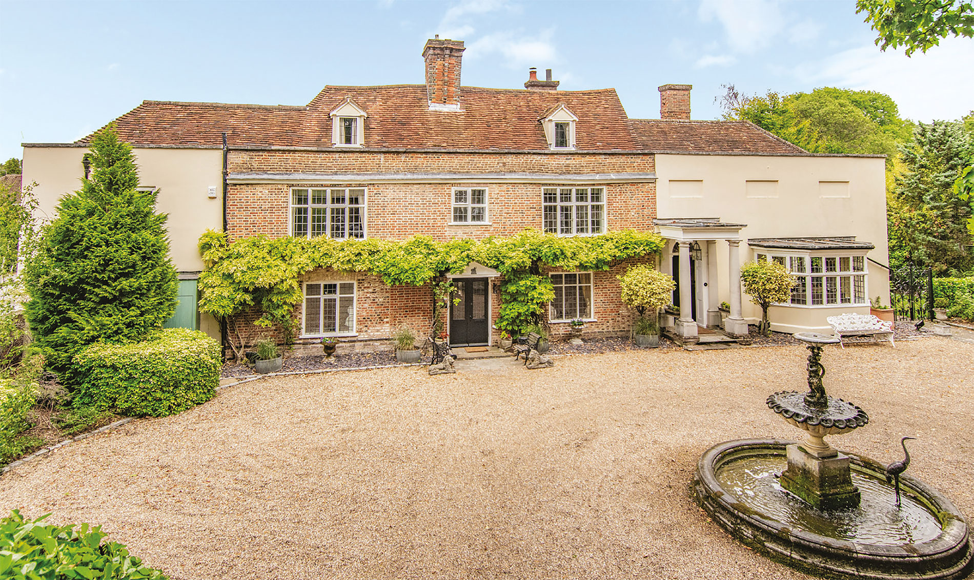 five-breathtakingly-pretty-country-houses-for-sale,-as-seen-in-country-life