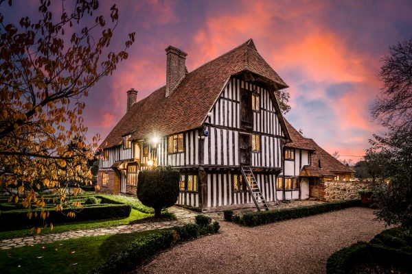 a-captivating-14th-century-home-where-medieval-charm-meets-hotel-style-pool-and-uber-smart-kitchen-in-kent’s-best-kept-village