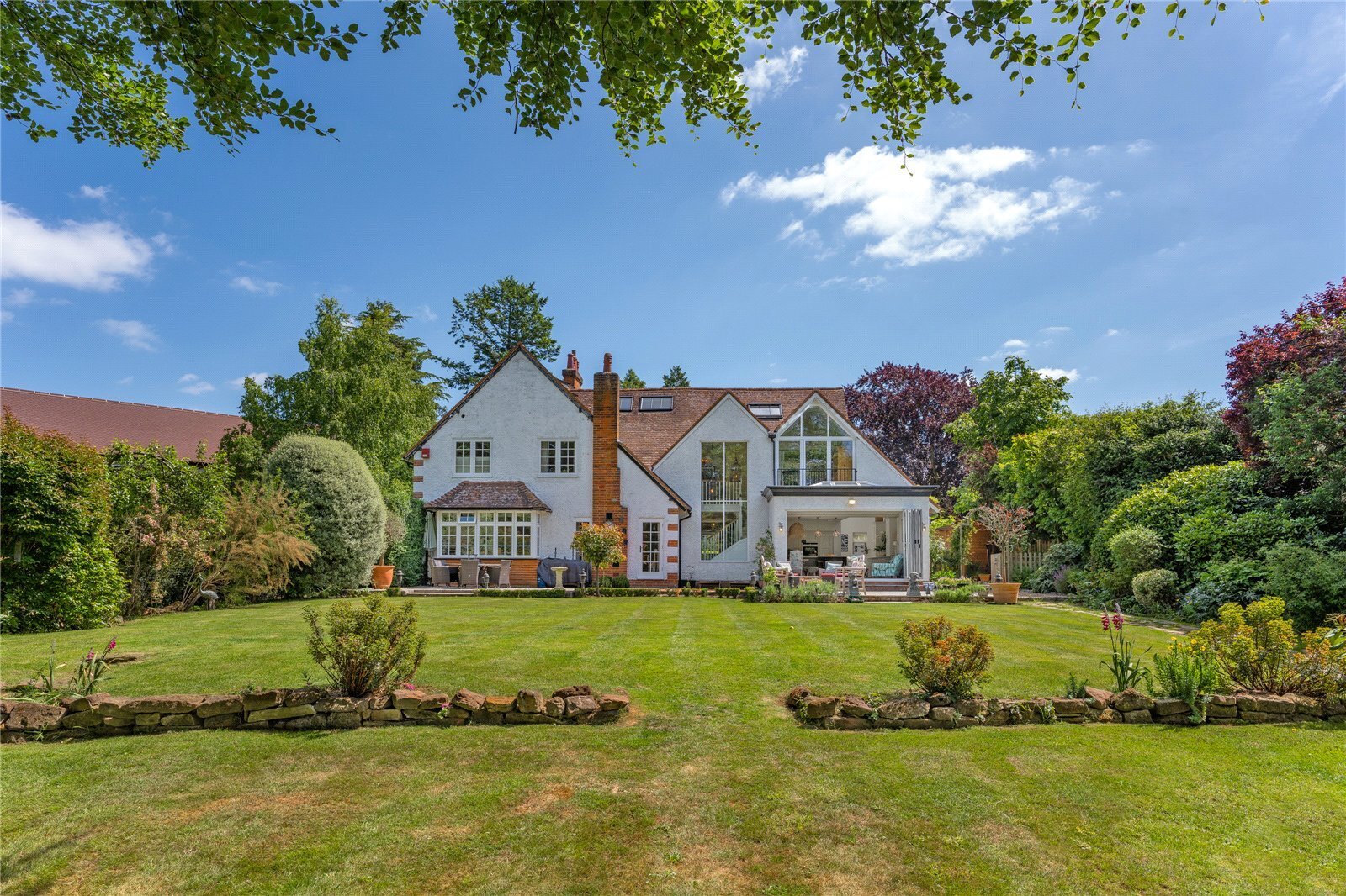 a-tastefully-presented-home-in-buckinghamshire-which-offers-a-countryside-feel-in-a-suburban-setting