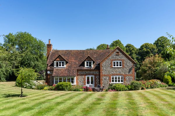 A Beautiful 18th-Century Cottage That’s Both Bucolic Dream And Commuter Delight