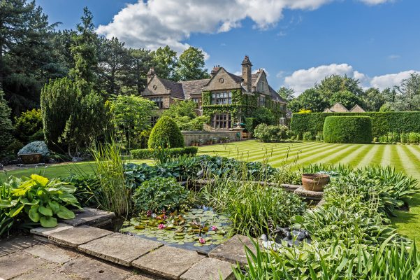 a-country-house-that-could-pay-for-itself?-the-sprawling-house-that-became-one-of-britain’s-best-loved-country-hotels,-now-up-for-sale