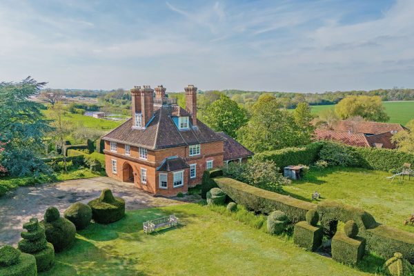 the-‘undiscovered’-arts-and-crafts-farmhouse-in-suffolk-that’s-come-to-the-market