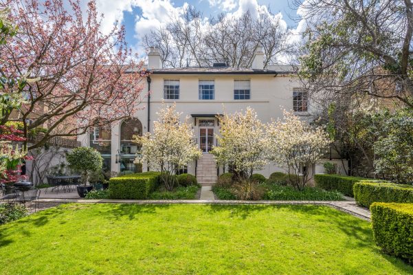 An Elegant Country Home That’s Somehow To Be Found In The Middle Of Islington