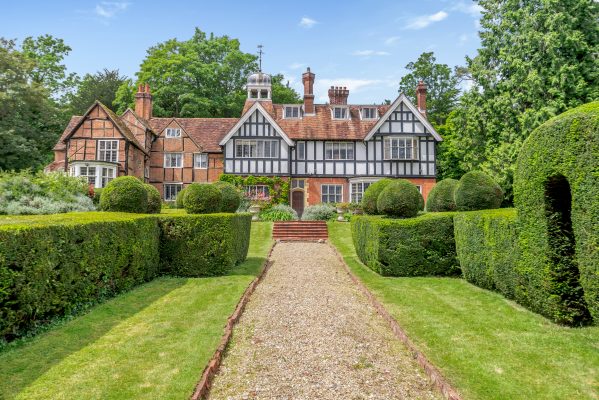 the-house-that-inspired-kenneth-grahame-to-write-the-wind-in-the-willows-is-for-sale-in-berkshire