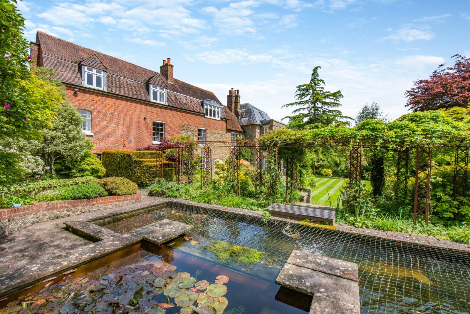 ‘one-of-the-finest-homes-on-the-kent-coast’-has-come-up-for-sale-with-a-4-million-price-tag