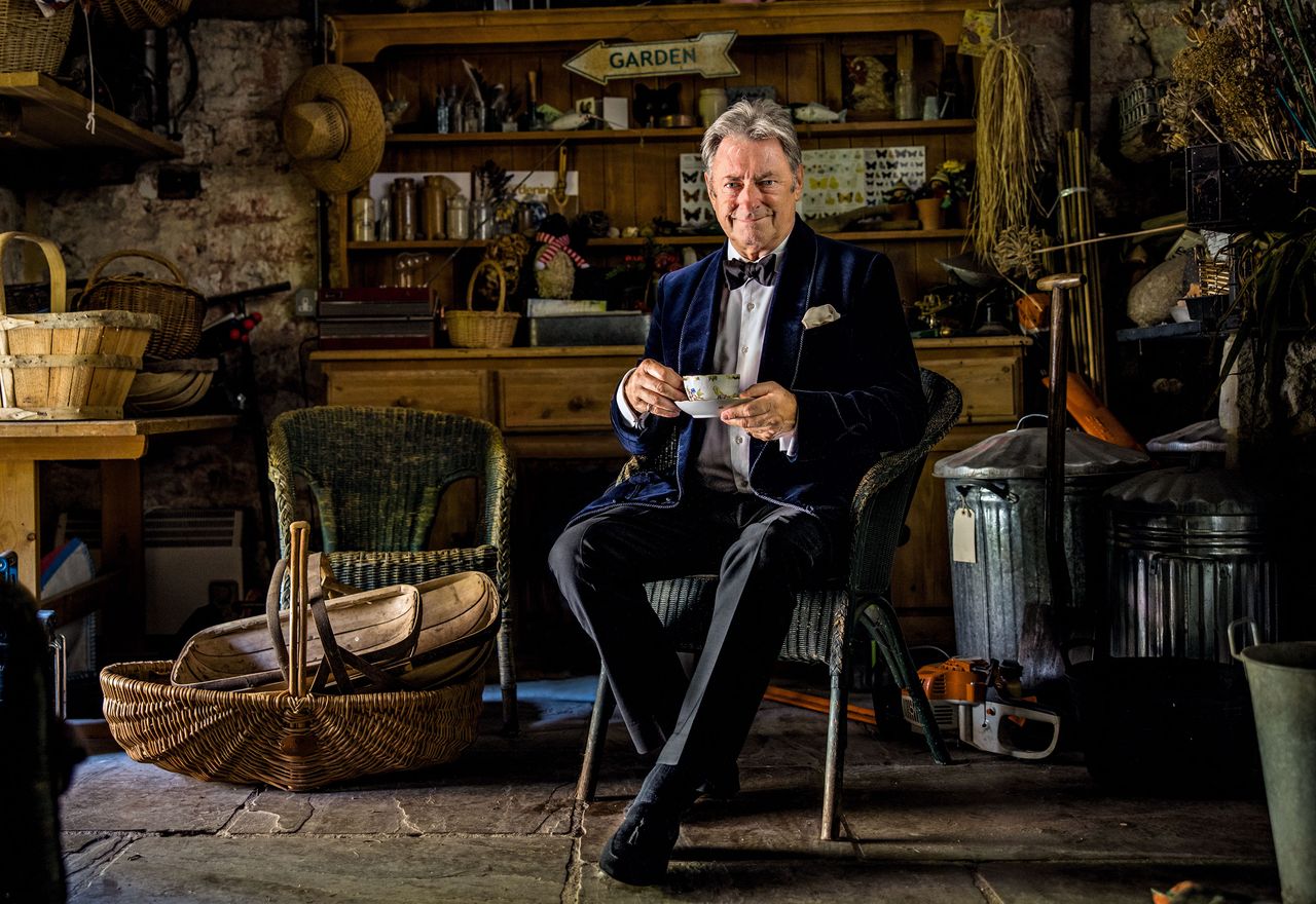 alan-titchmarsh-is-selling-his-hampshire-home-(and-the-garden-that-comes-with-it):-exclusive-pictures-and-interview