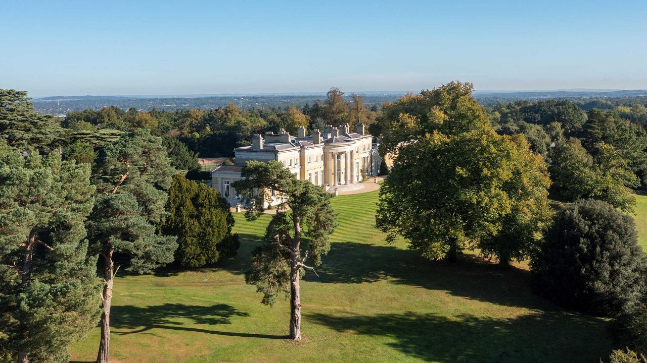 five-superb-country-homes,-from-under-1-million-to-20-million,-as-seen-in-country-life