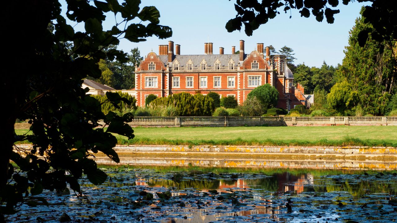 A Country House That Was The Set For One Of The Best-Loved Sitcoms Of The 1980s Is For Sale, With 40,000sq Ft Of Space, 39 Bedrooms And Almost Endless Potential