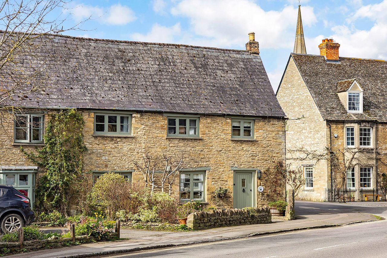 A Gorgeous Cottage For Sale In The Heart Of The Village Where ‘Downton Abbey’ Was Filmed