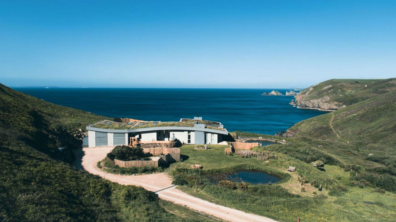 beauty,-meet-efficiency:-seven-beautiful-eco-homes,-from-kent-to-the-isle-of-skye