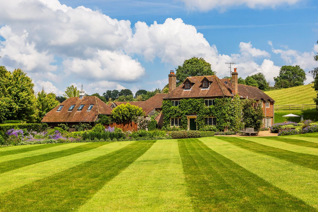 an-ivy-clad-farmhouse-for-sale-in-a-hopelessly-idyllic-spot-where-they-hold-dog-shows-and-play-cricket-on-the-village-green