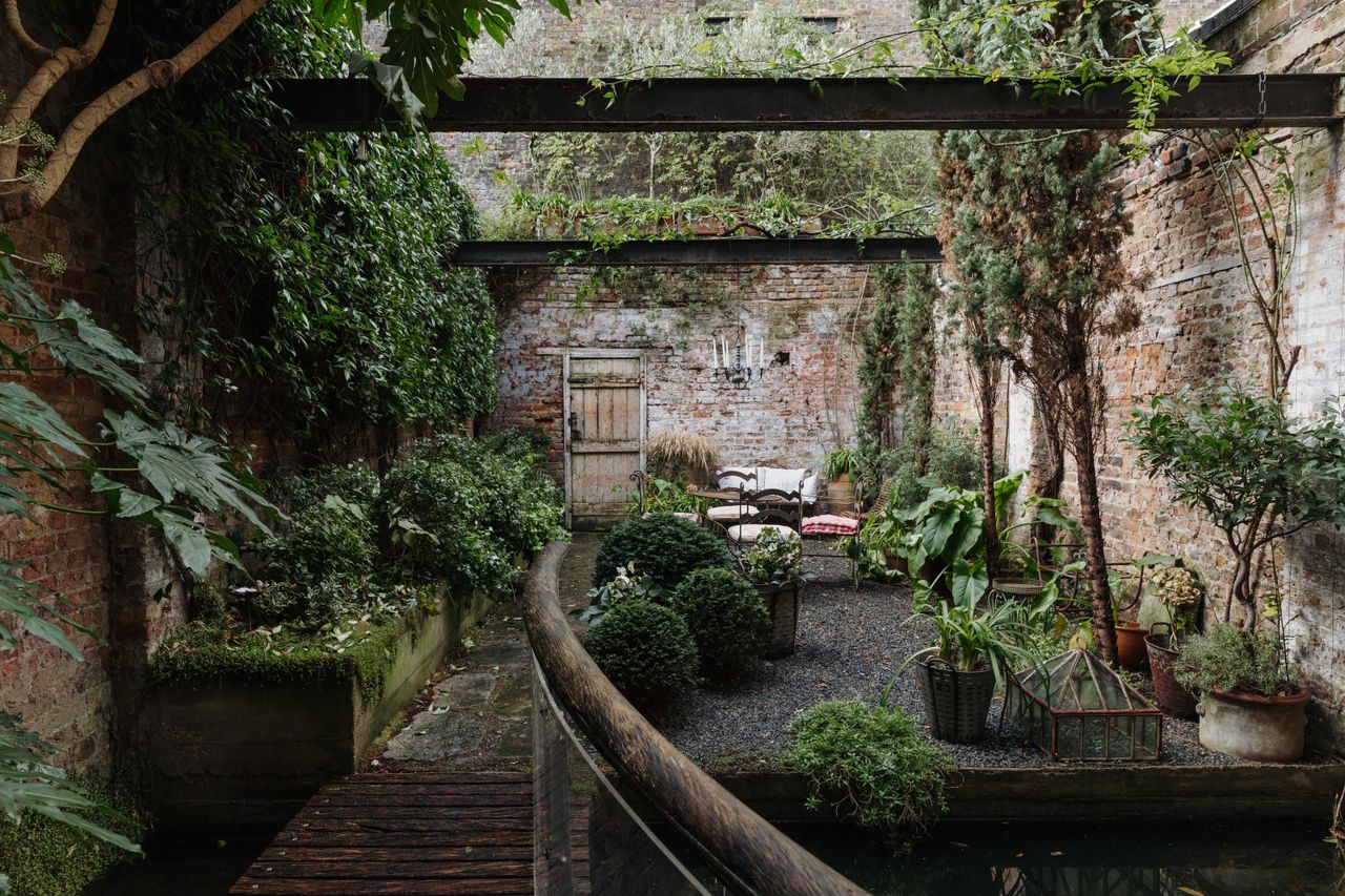 a-beautiful-home-with-a-secret-garden-that’s-an-exquisite-oasis-in-what-was-once-one-of-the-roughest-corners-of-london