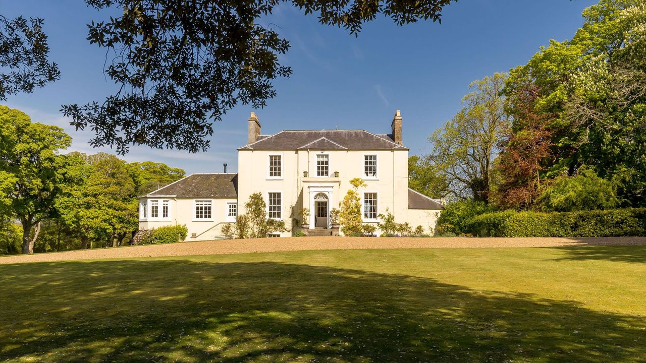 six-superb-rural-homes,-from-a-harbourside-house-to-a-1,000-acre-property-in-dorset,-as-seen-in-country-life
