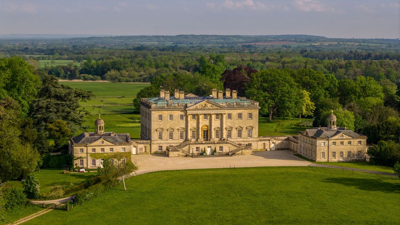 one-of-britain’s-greatest-mansions-is-on-the-market,-with-36ft-ceilings,-17-bedrooms,-37,000sq-ft-and-gardens-landscaped-by-capability-brown
