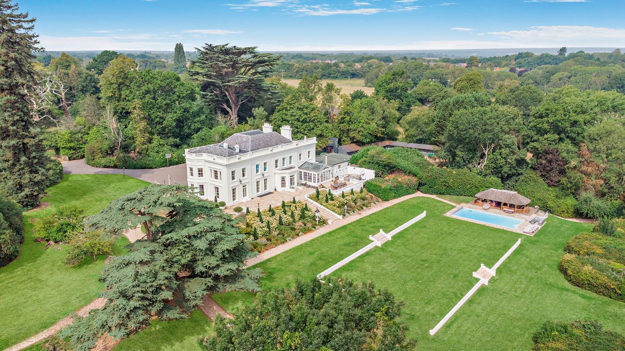 a-sprawling-georgian-home-with-a-wine-cellar-so-big-you-could-drink-a-different-bottle-every-day-for-eight-years