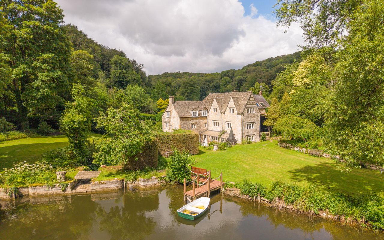 an-idyllic-cotswold-mill-set-in-its-own-secluded-corner-of-the-golden-valley