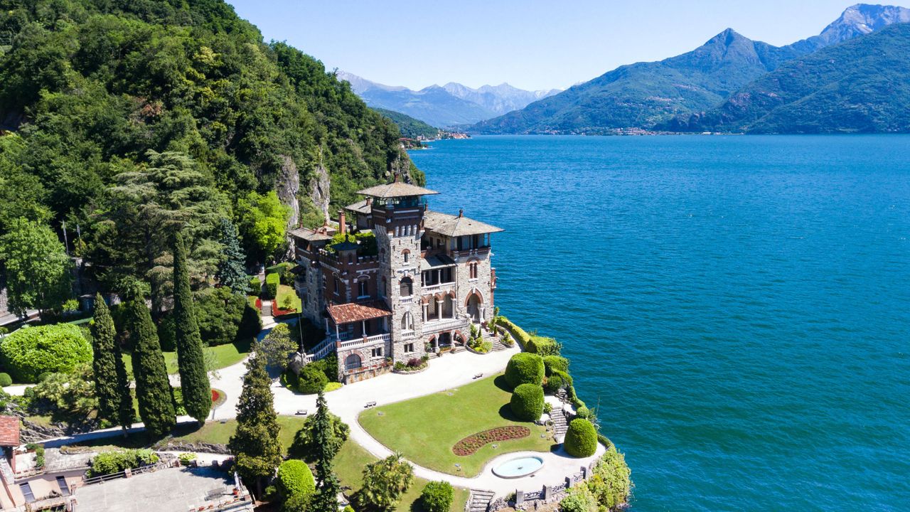james-bond’s-italian-villa-is-on-the-market,-and-it’s-a-breathtaking-spot-on-lake-como